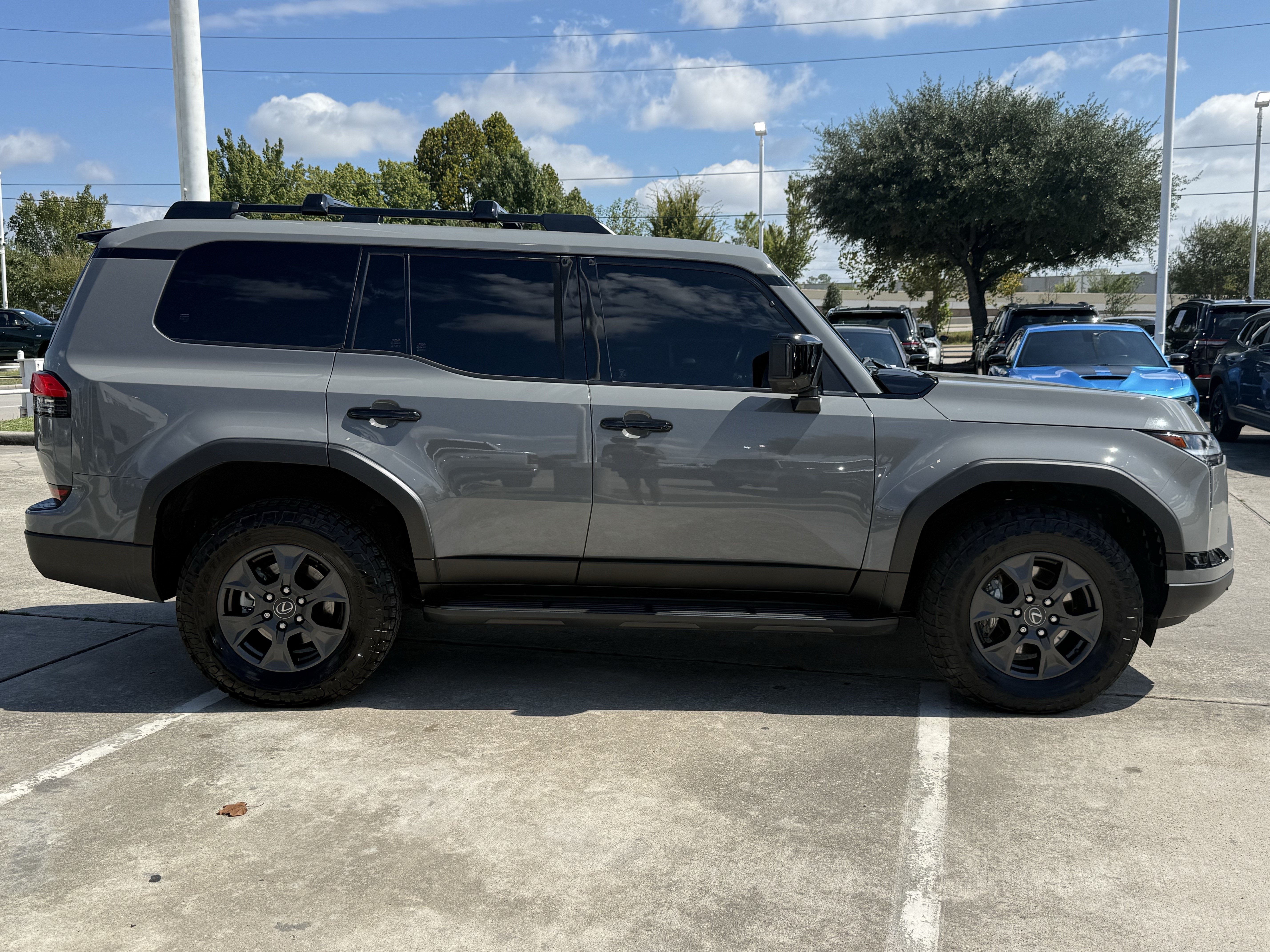 Used 2024 Lexus GX 550 AWD/4WD image 3