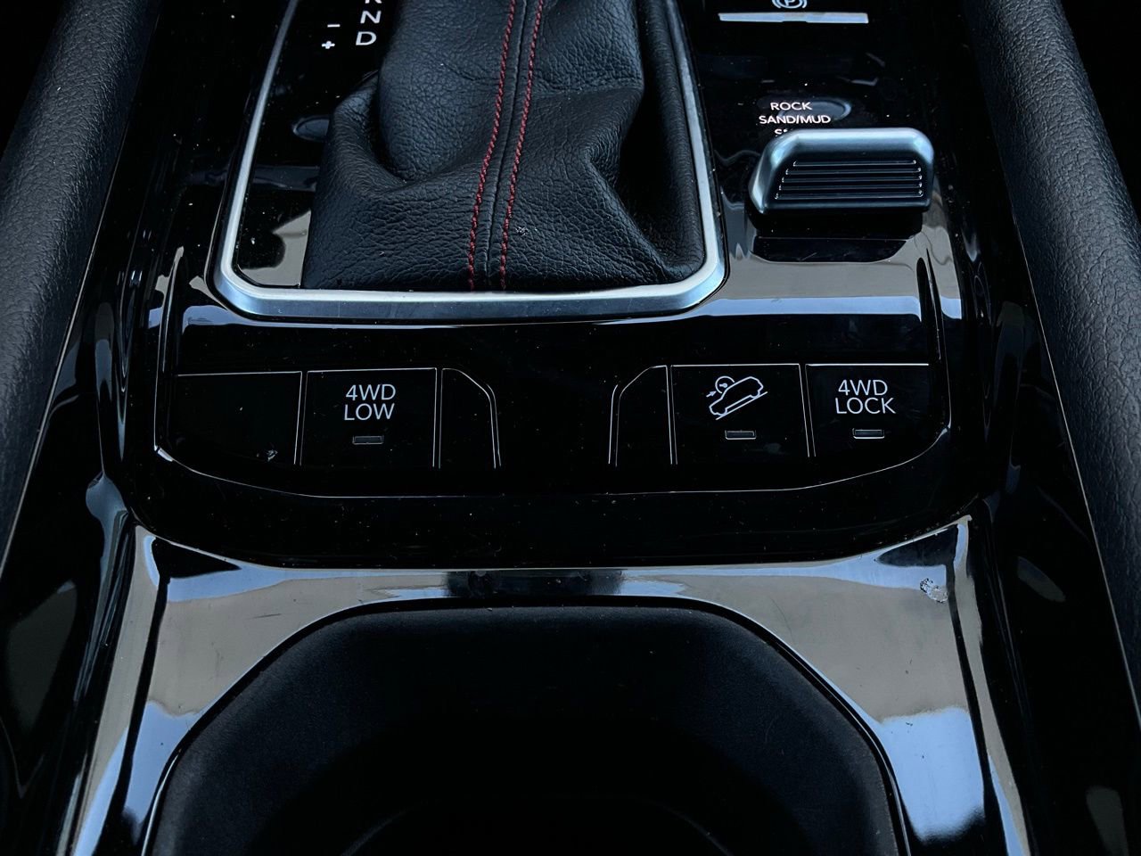 Used 2025 Jeep Compass Trailhawk image 22