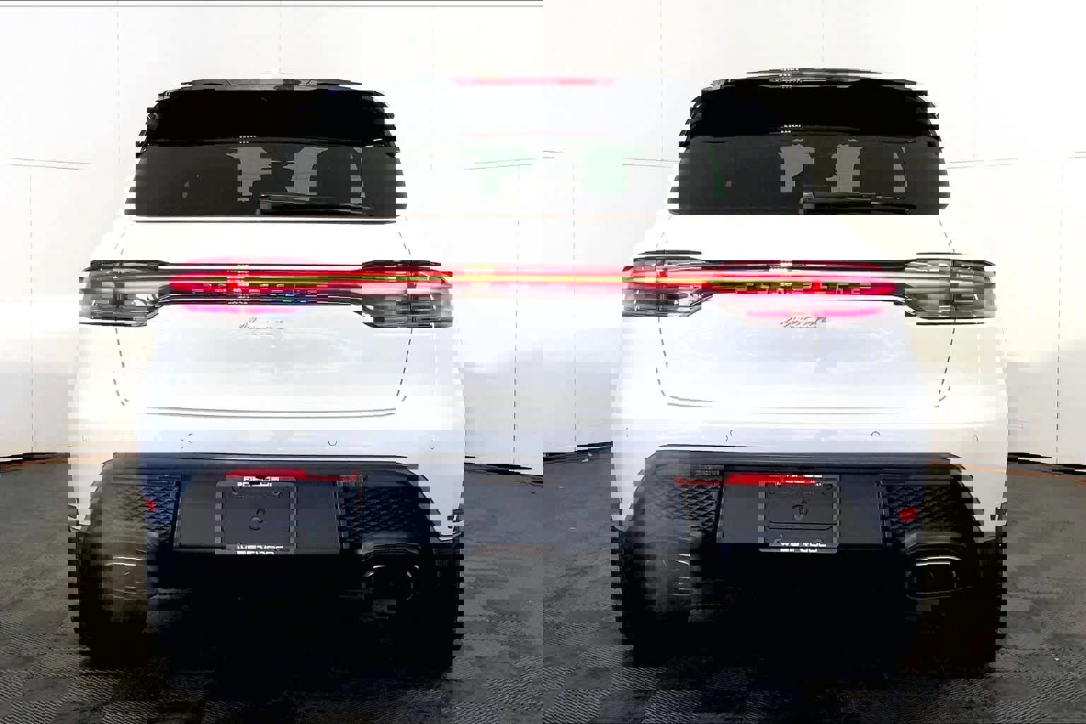 Used 2025 Porsche Macan image 6