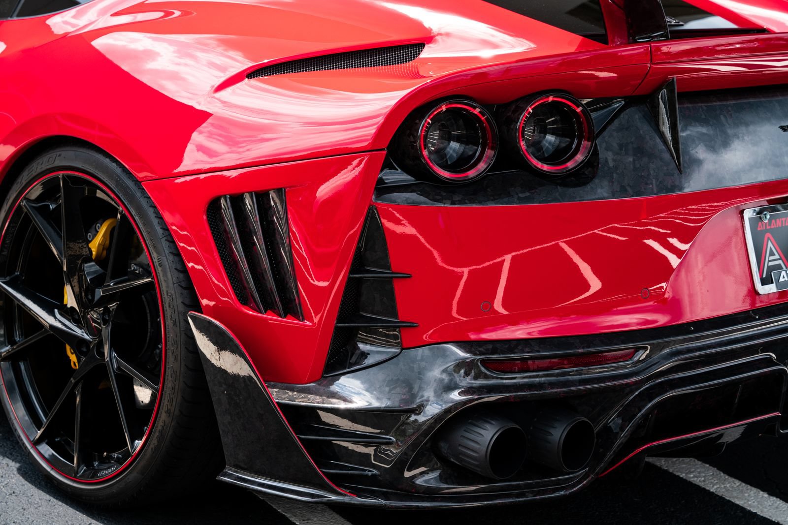Used 2020 Ferrari 812 Superfast RWD image 24