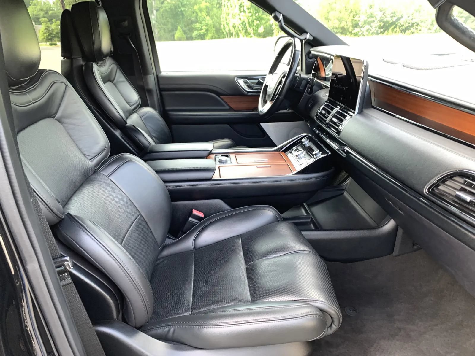 Used 2018 Lincoln Navigator L Reserve w/ Technology Package AWD/4WD image 23