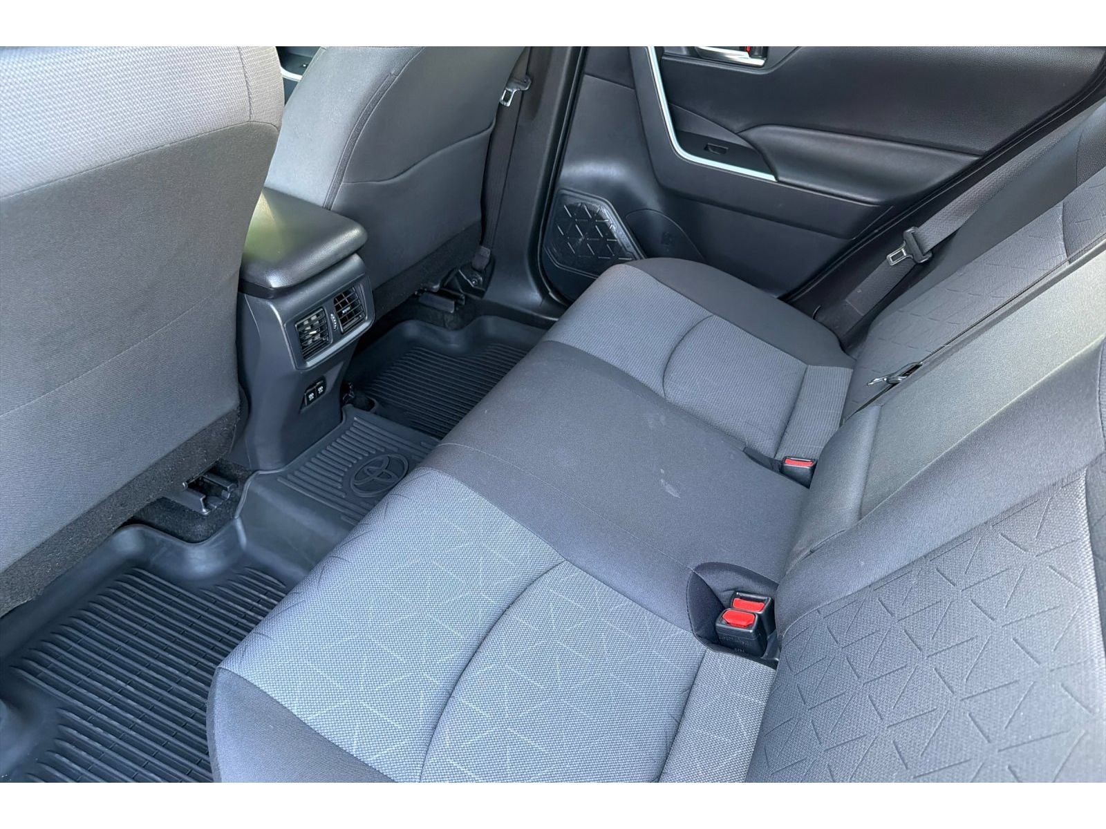 Used 2019 Toyota RAV4 XLE AWD/4WD image 13