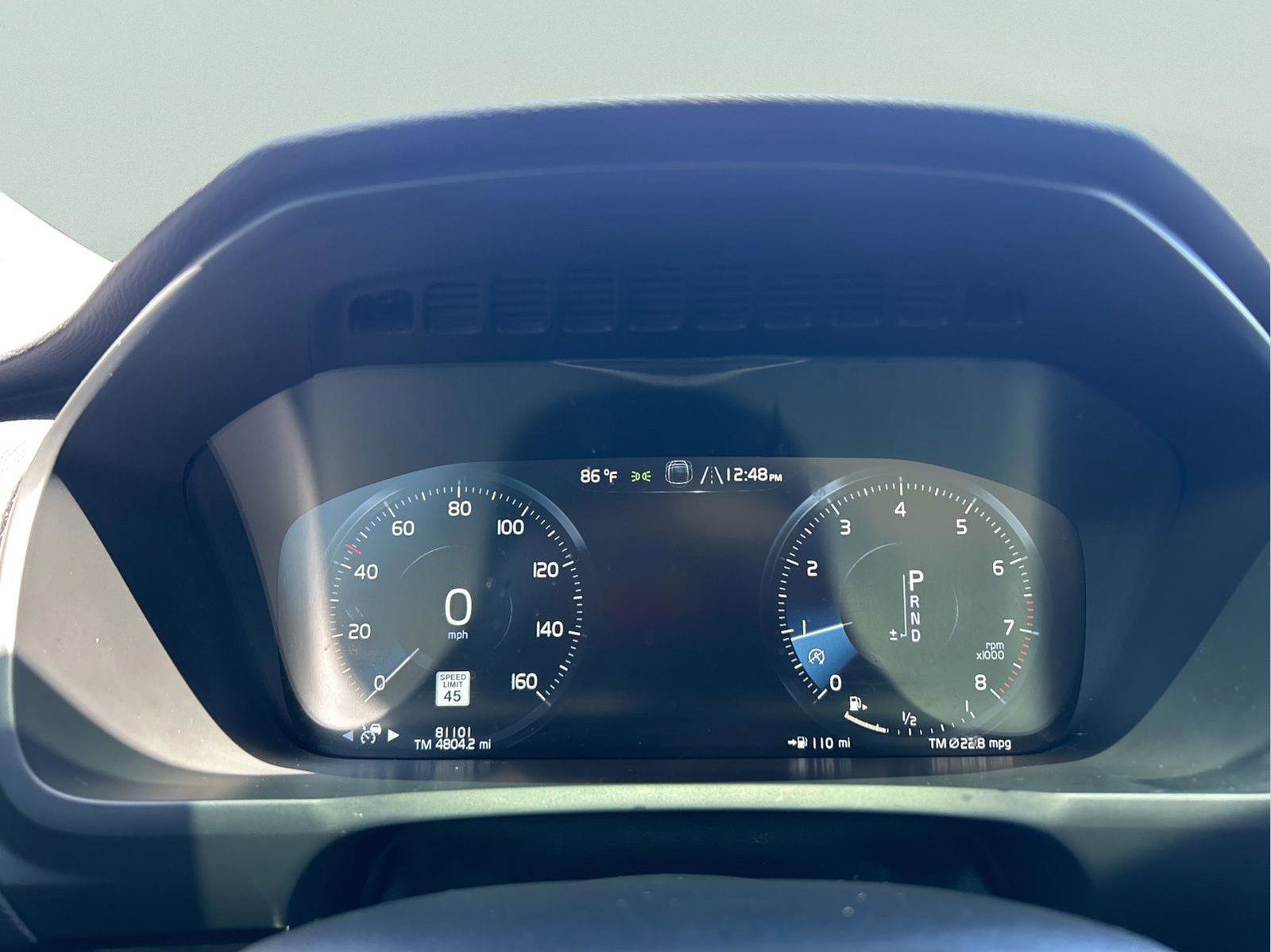 Used 2017 Volvo XC90 T6 Momentum w/ Vision Package image 26