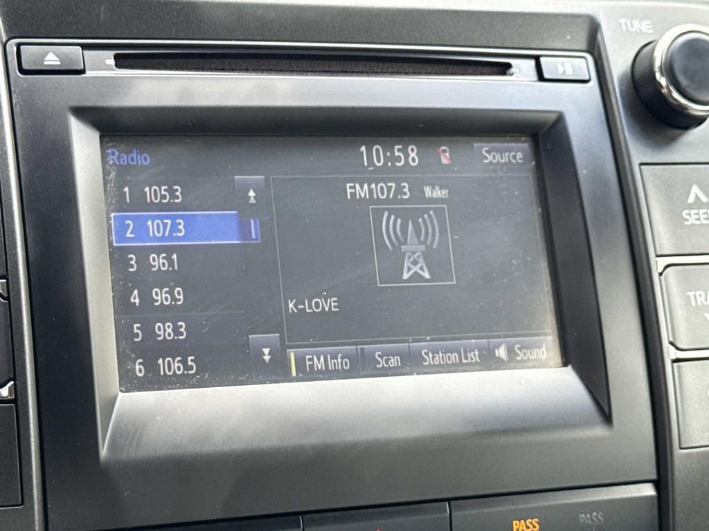 Used 2017 Toyota Camry SE FWD image 4