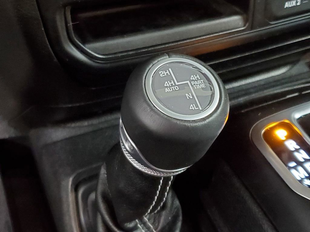 Used 2019 Jeep Wrangler Unlimited Sahara w/ Quick Order Package 24M Moab image 17