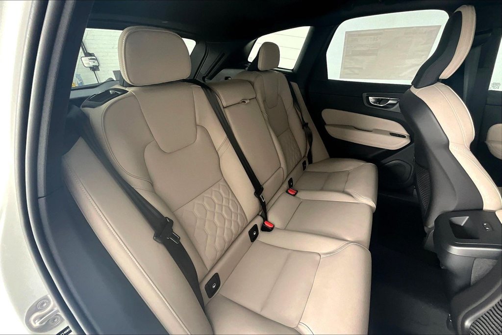 New 2026 Volvo XC60 B5 Plus w/ Protection Package Premier AWD/4WD image 4