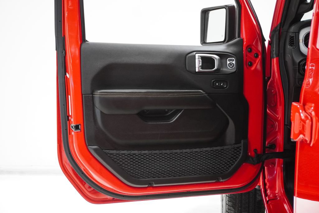 Used 2025 Jeep Wrangler Unlimited Sahara w/ Safety Group image 15