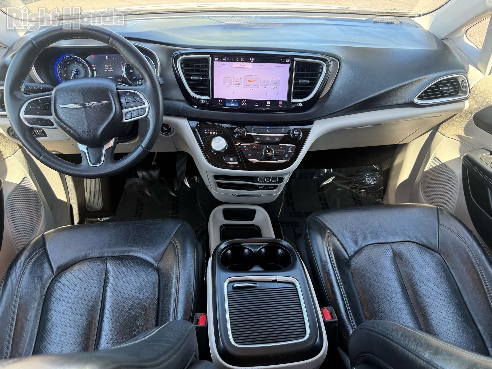 Used 2022 Chrysler Pacifica Touring-L image 29