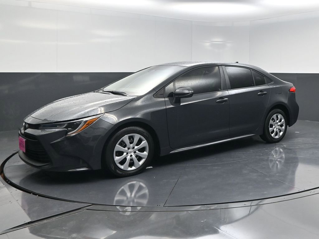 Used 2023 Toyota Corolla LE image 3