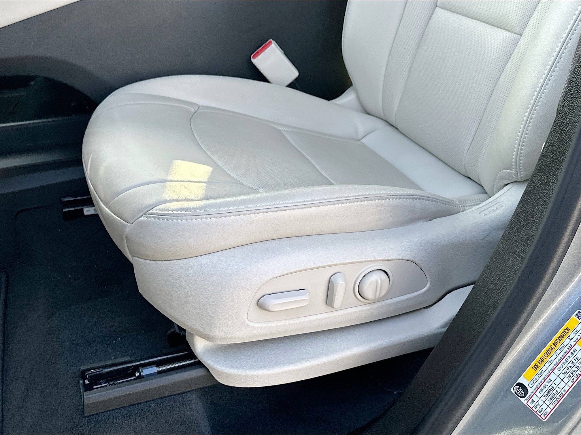 Used 2024 Buick Enclave Essence FWD image 18