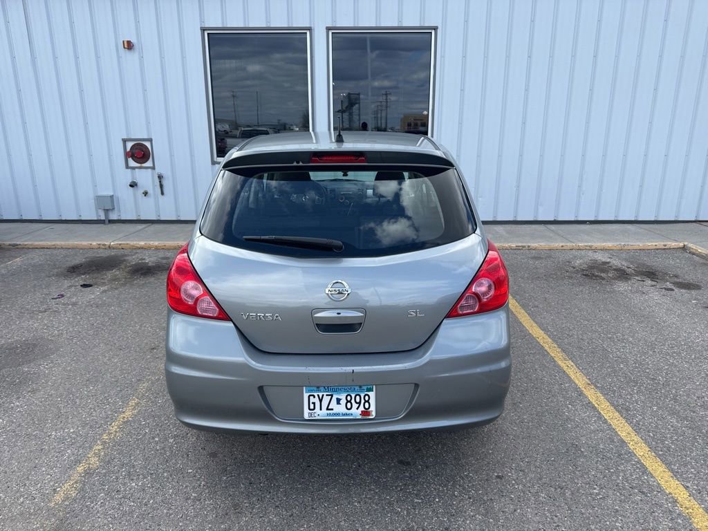 Used 2010 Nissan Versa Hatchback w/ Premium Pkg FWD image 7