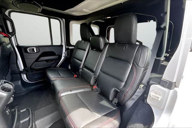 Used 2023 Jeep Wrangler Unlimited Rubicon w/ Cold Weather Group AWD/4WD image 18