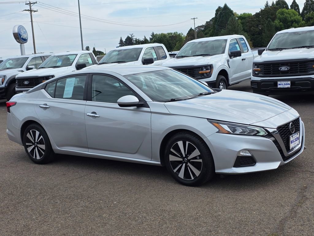 Used 2021 Nissan Altima 2.5 SV image 2
