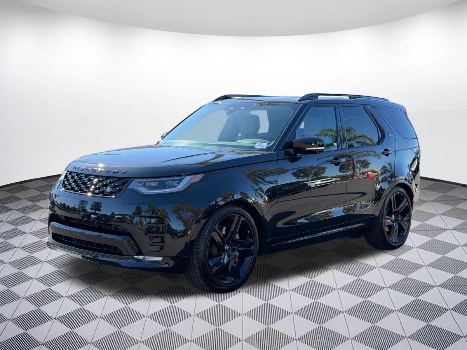 New 2026 Land Rover Discovery Dynamic SE
