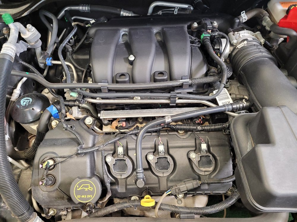 Used 2018 Ford Explorer XLT w/ Equipment Group 202A FWD image 30