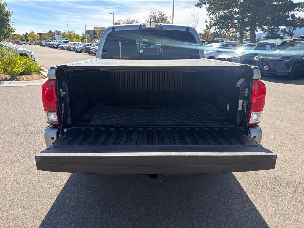 Used 2018 Toyota Tacoma TRD Off-Road w/ Technology Package AWD/4WD image 15