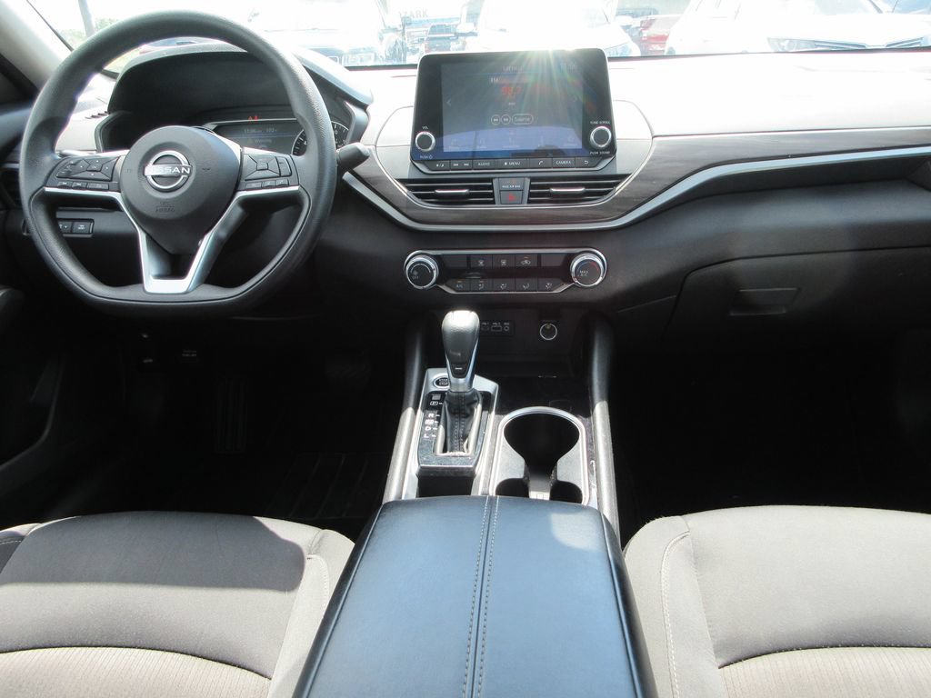 Used 2024 Nissan Altima 2.5 SV FWD image 14