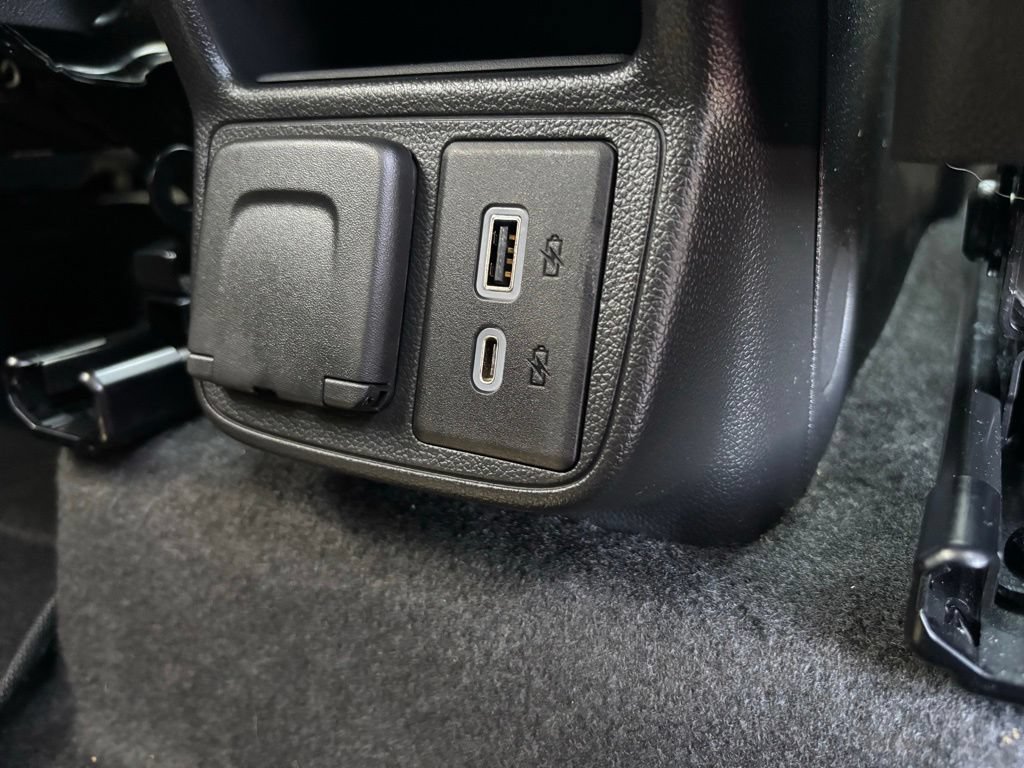 Used 2022 Buick Encore GX Essence FWD image 18