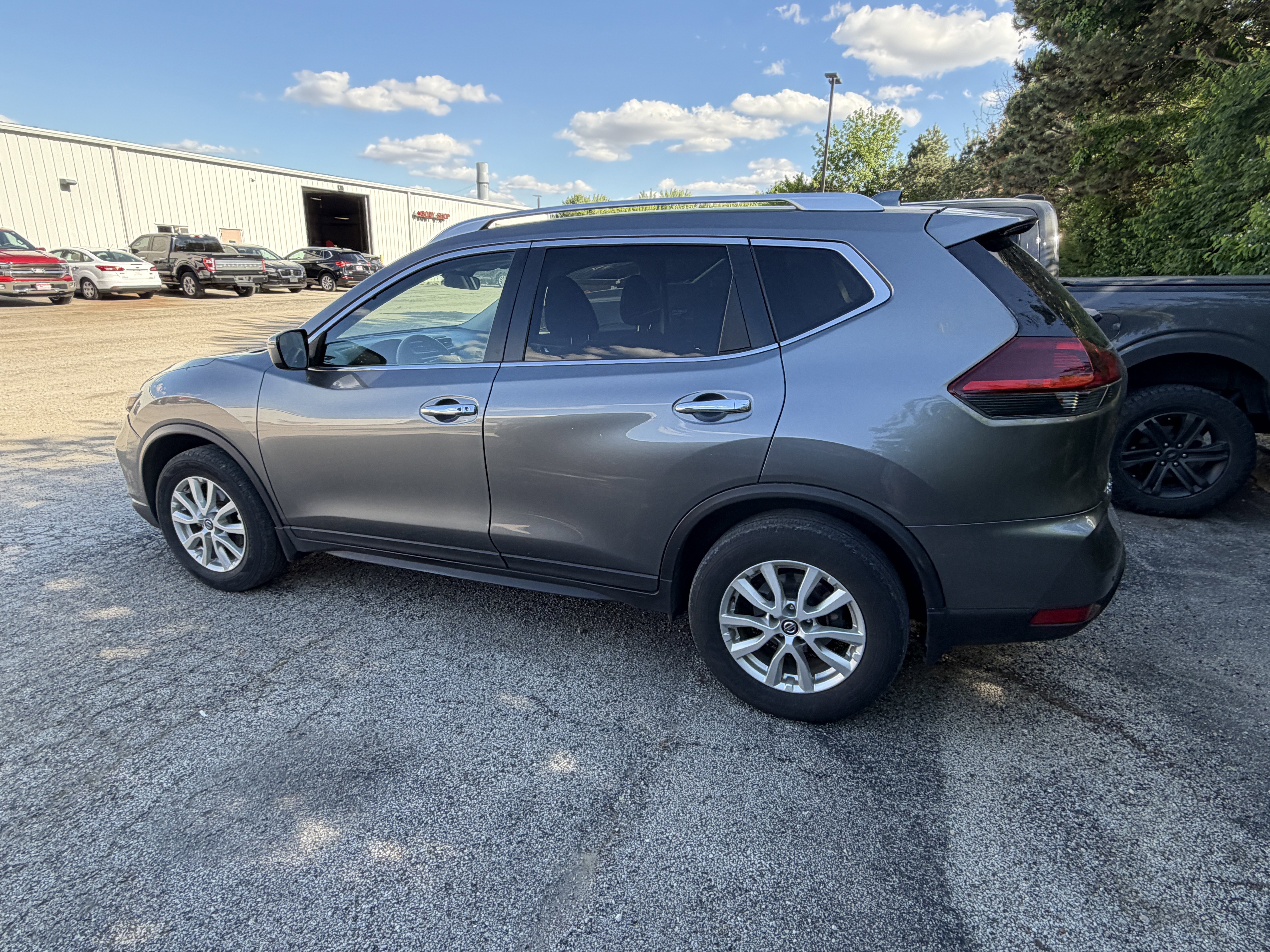 Used 2019 Nissan Rogue SV AWD/4WD image 14