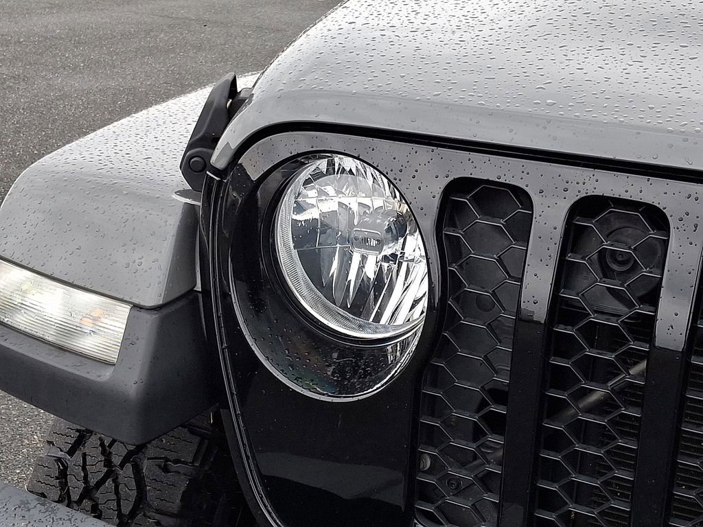 Used 2021 Jeep Gladiator Willys image 9