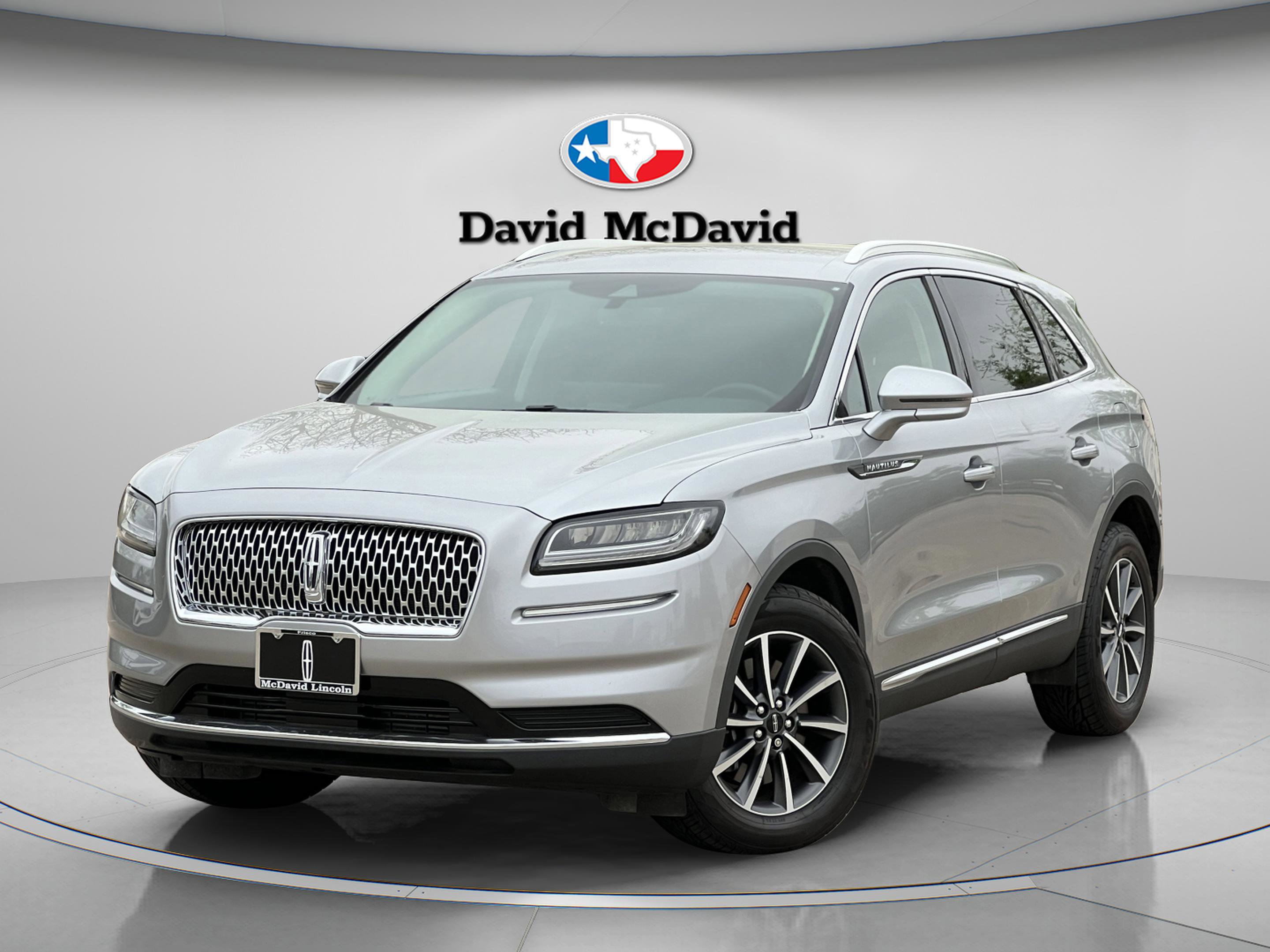 Used 2022 Lincoln Nautilus AWD image 2