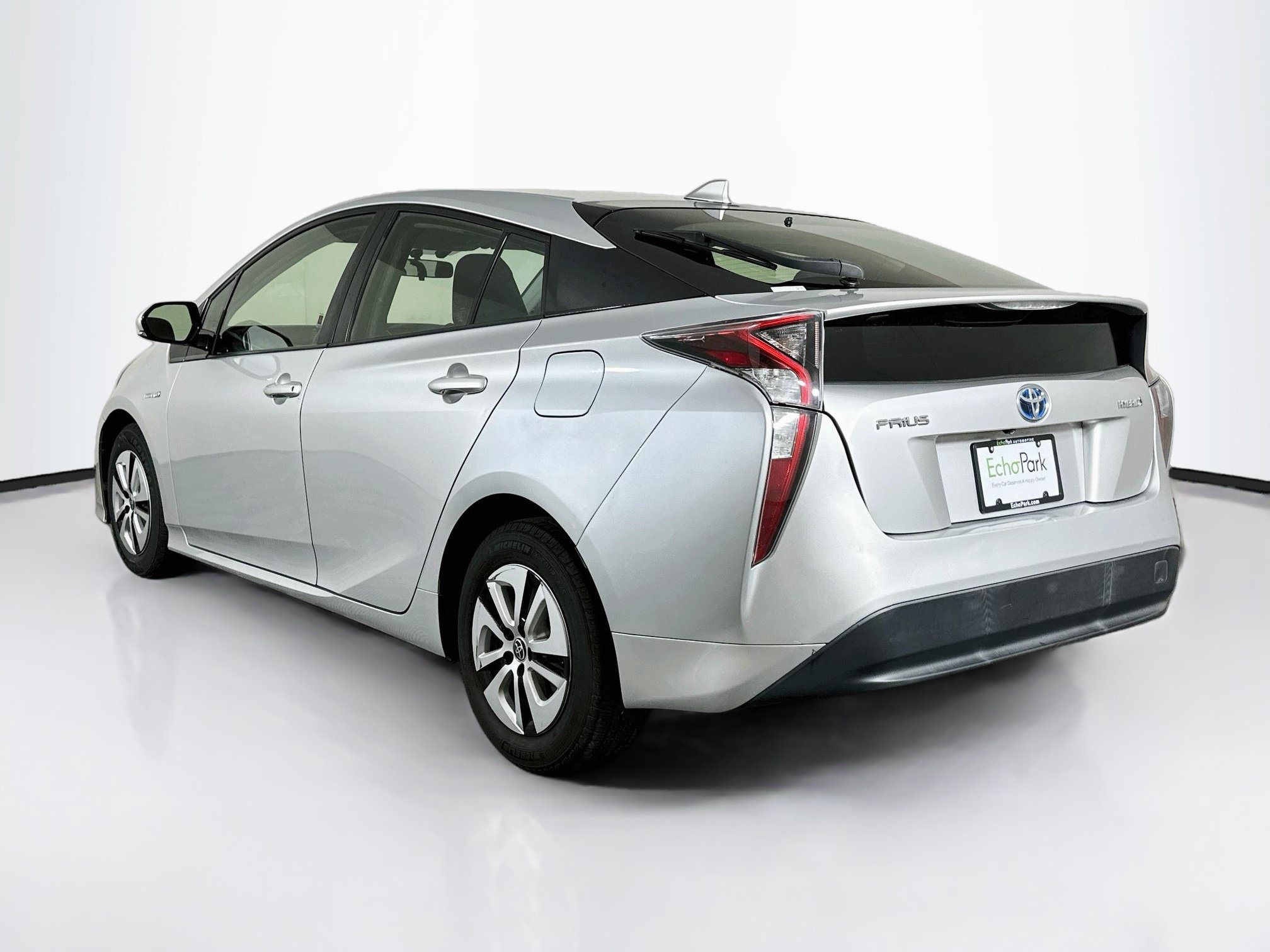 Used 2016 Toyota Prius Three w/ Preferred Accessory Package FWD image 5