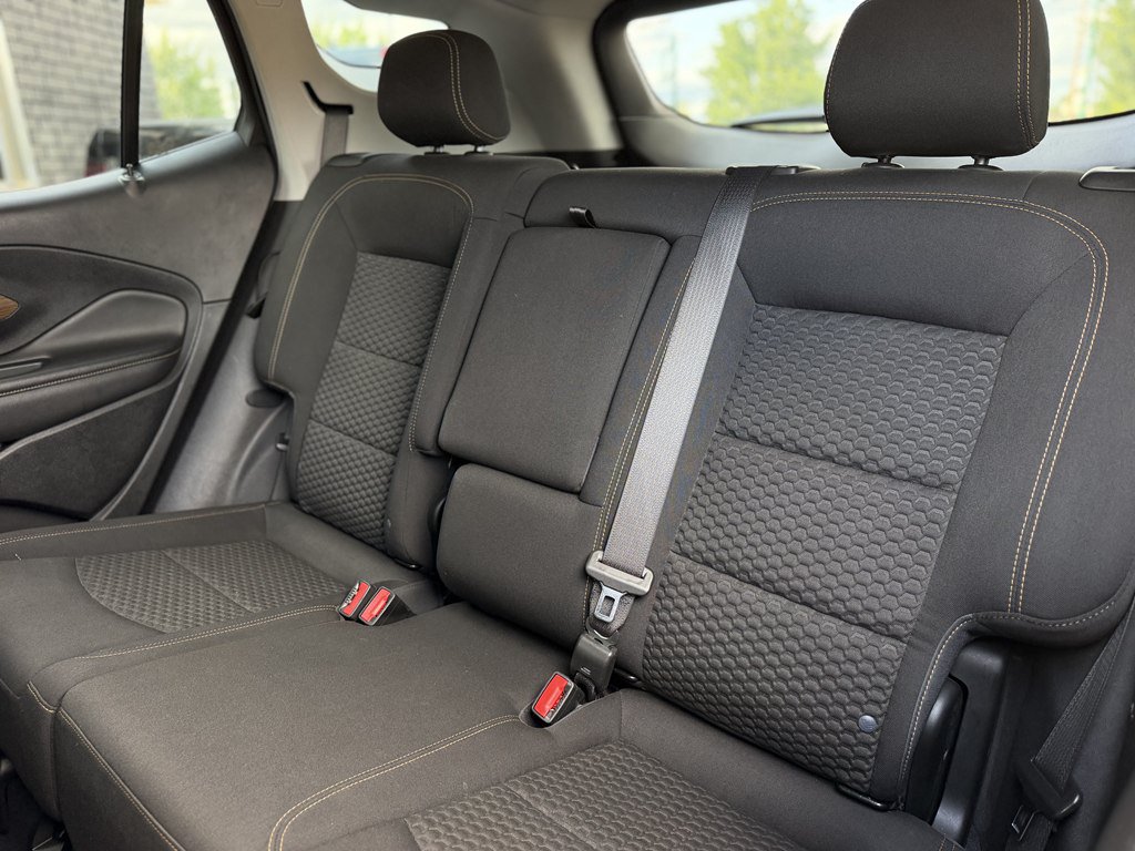 Used 2021 GMC Terrain SLE w/ Driver Convenience Package AWD/4WD image 19