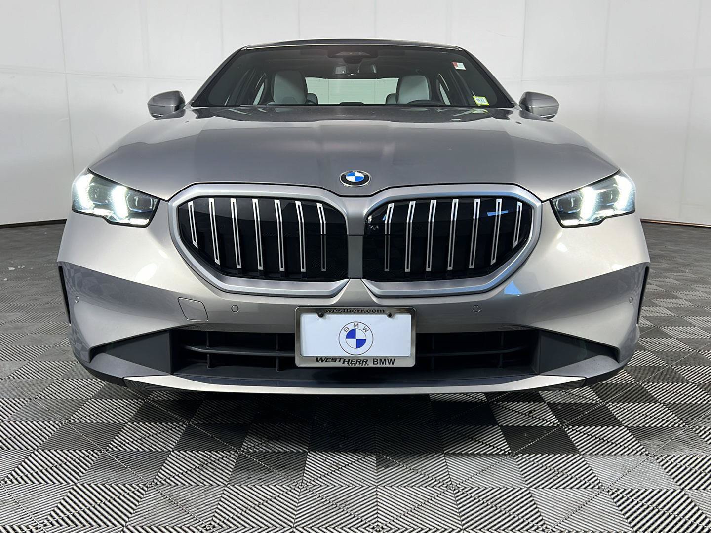Certified 2024 BMW 540i xDrive w/ Premium Package AWD/4WD image 13