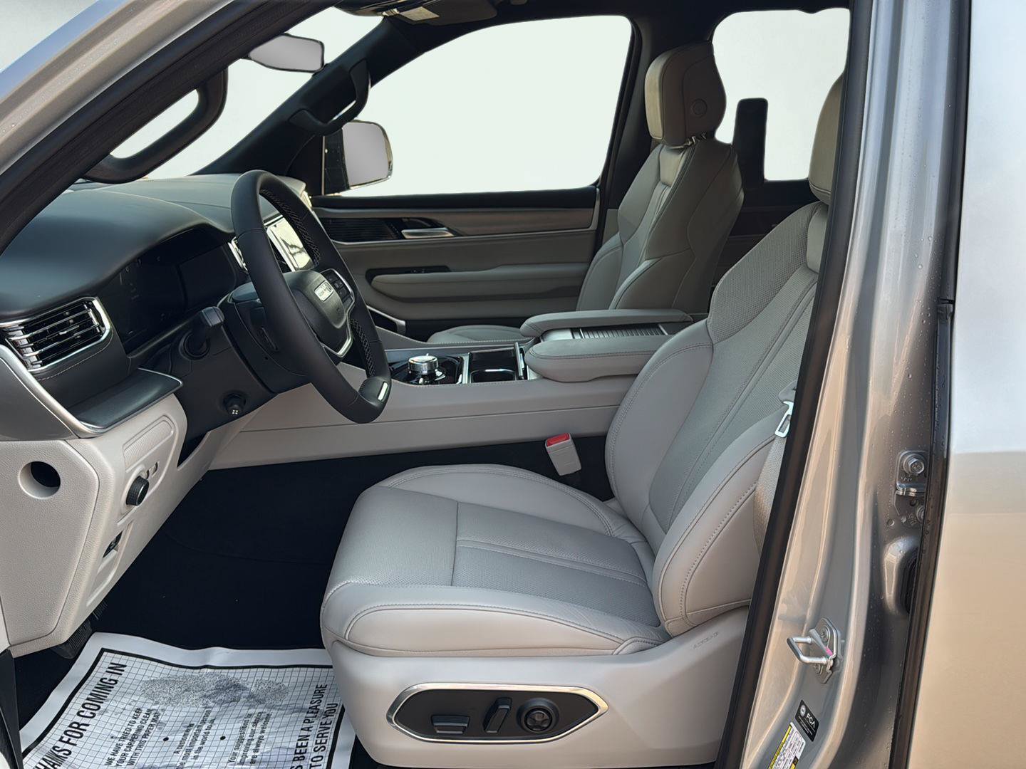 New 2026 Jeep Grand Wagoneer Limited AWD/4WD image 2