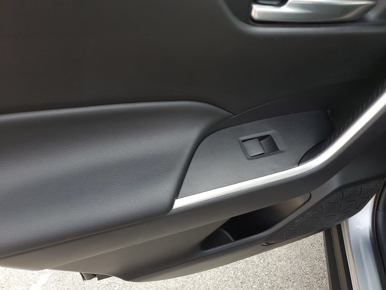 Certified 2021 Toyota RAV4 XLE FWD image 16