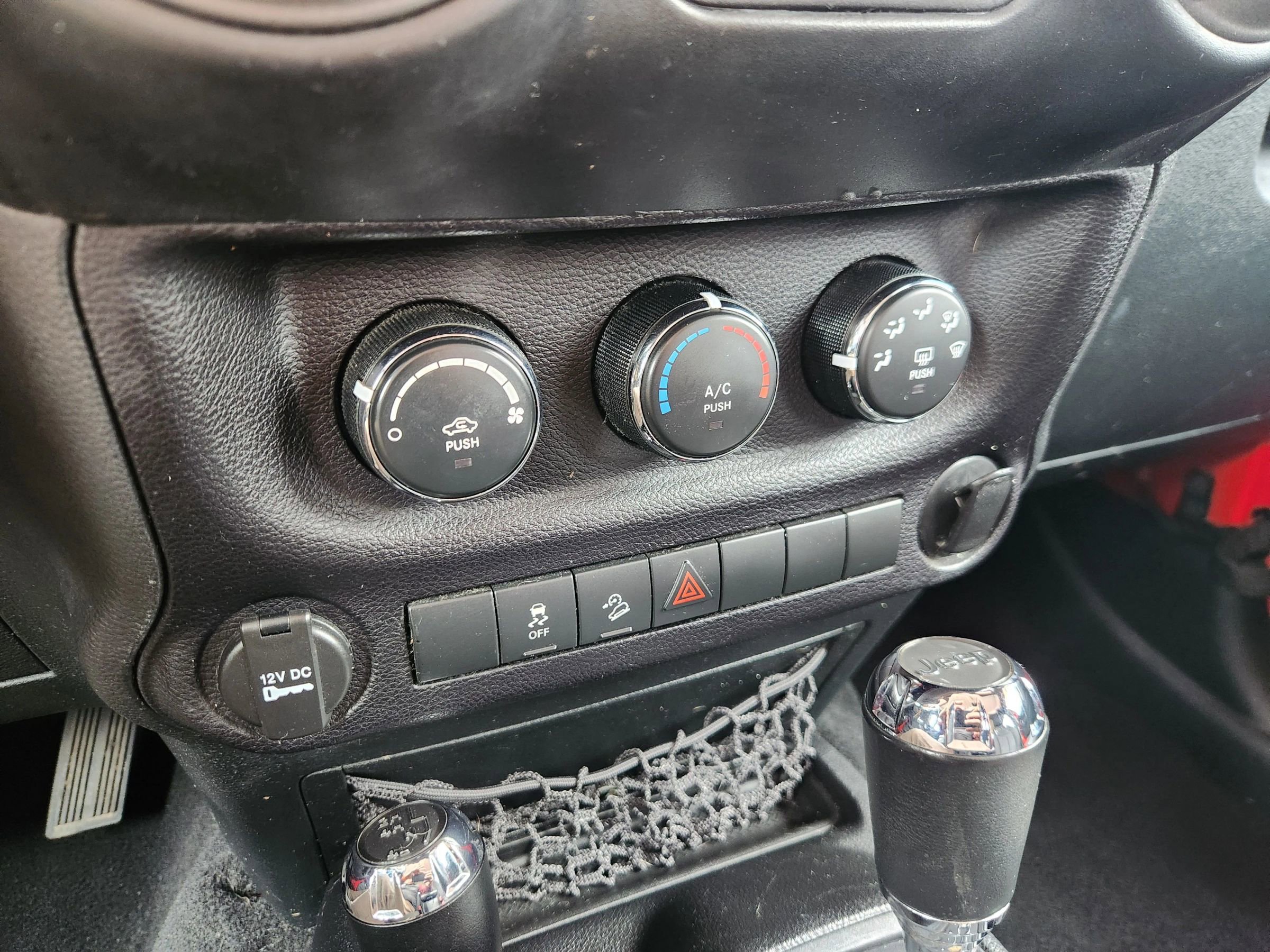 Used 2016 Jeep Wrangler Sport w/ Connectivity Group AWD/4WD image 33