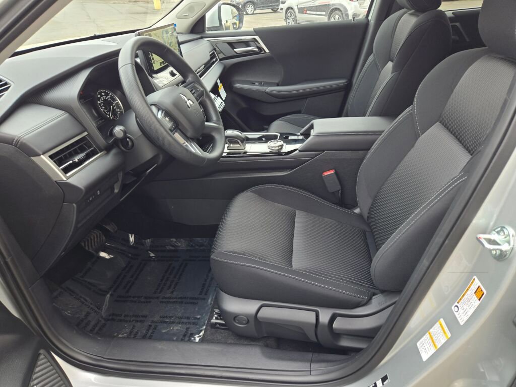 New 2026 Mitsubishi Outlander ES AWD/4WD image 13