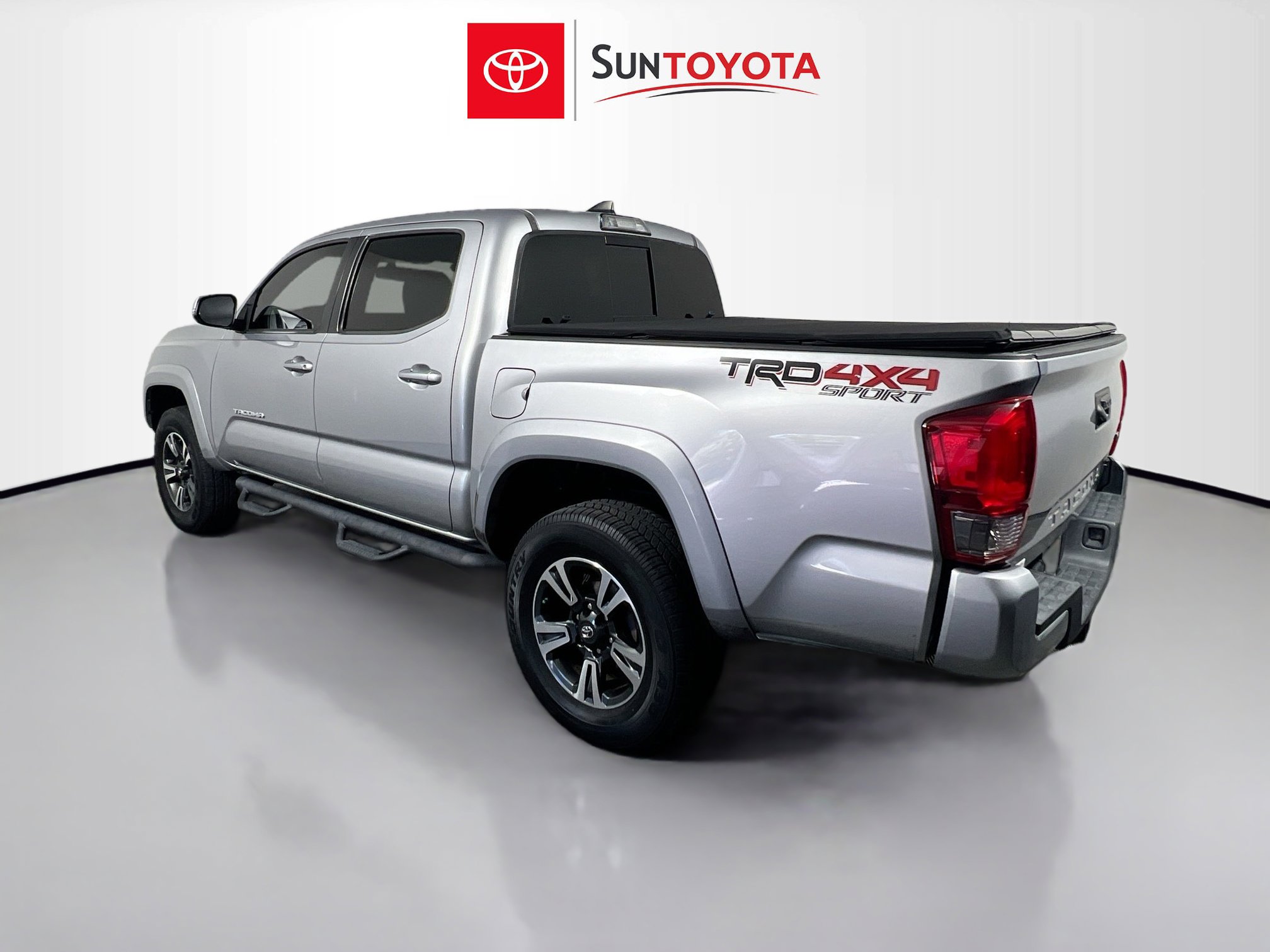 Used 2017 Toyota Tacoma TRD Sport w/ Tow Package (A/T) image 6