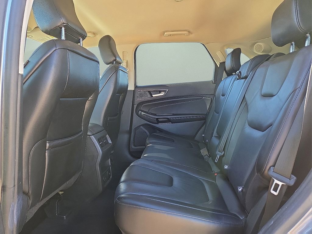 Used 2022 Ford Edge Titanium image 16