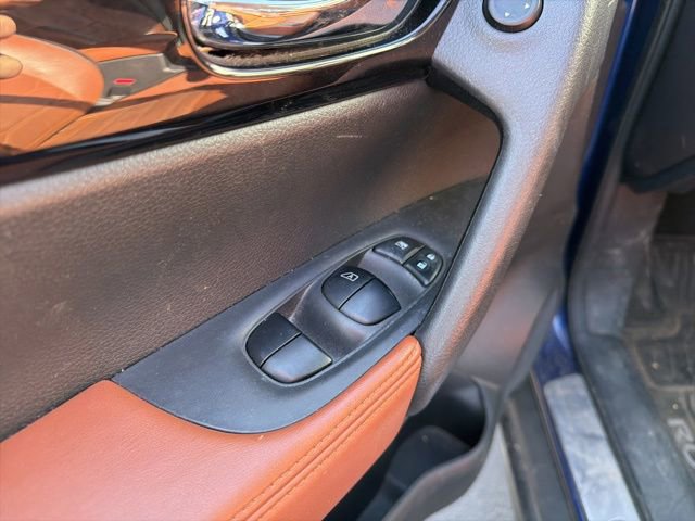 Used 2017 Nissan Rogue SL w/ SL Premium Package AWD/4WD image 16