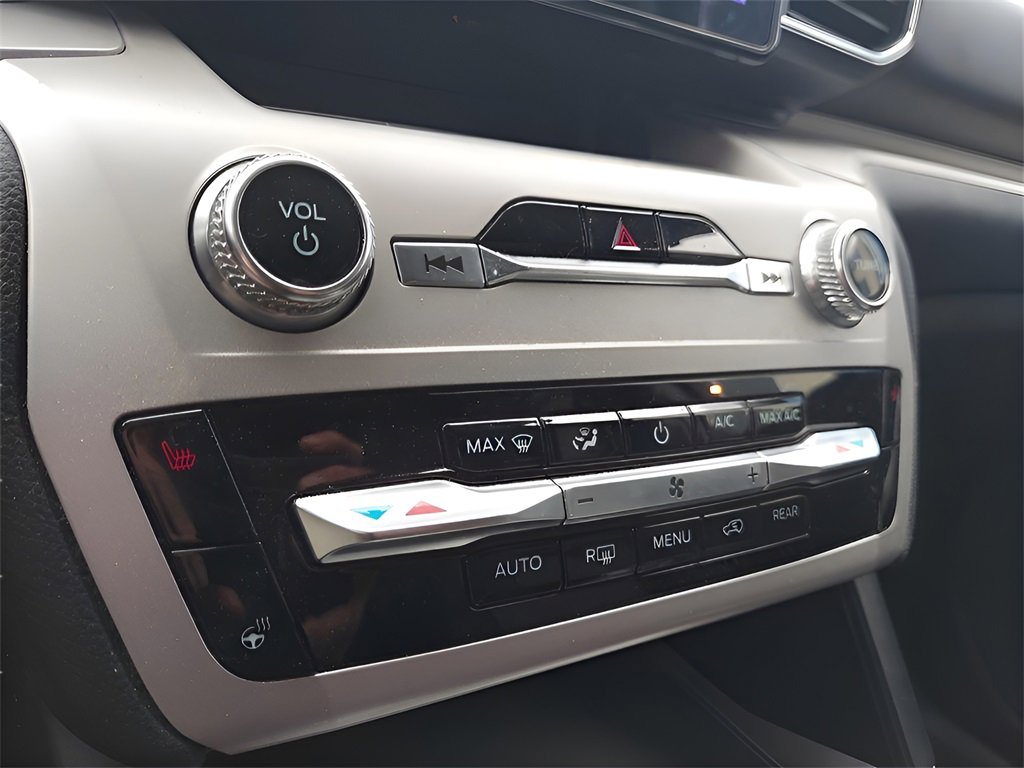 Used 2023 Ford Explorer XLT w/ Equipment Group 202A image 17