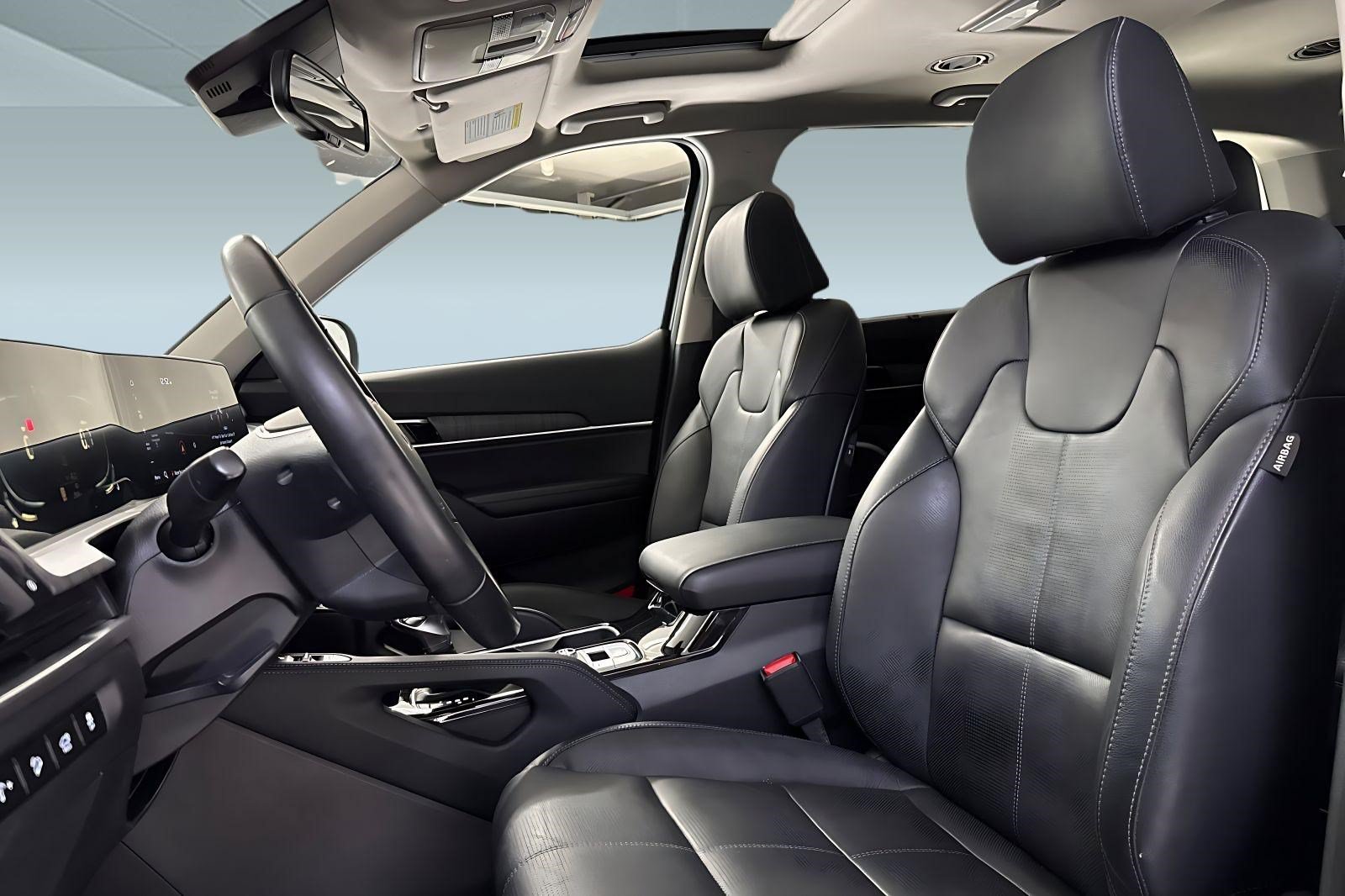 Used 2023 Kia Telluride EX w/ EX Captain's Chair Package FWD image 5