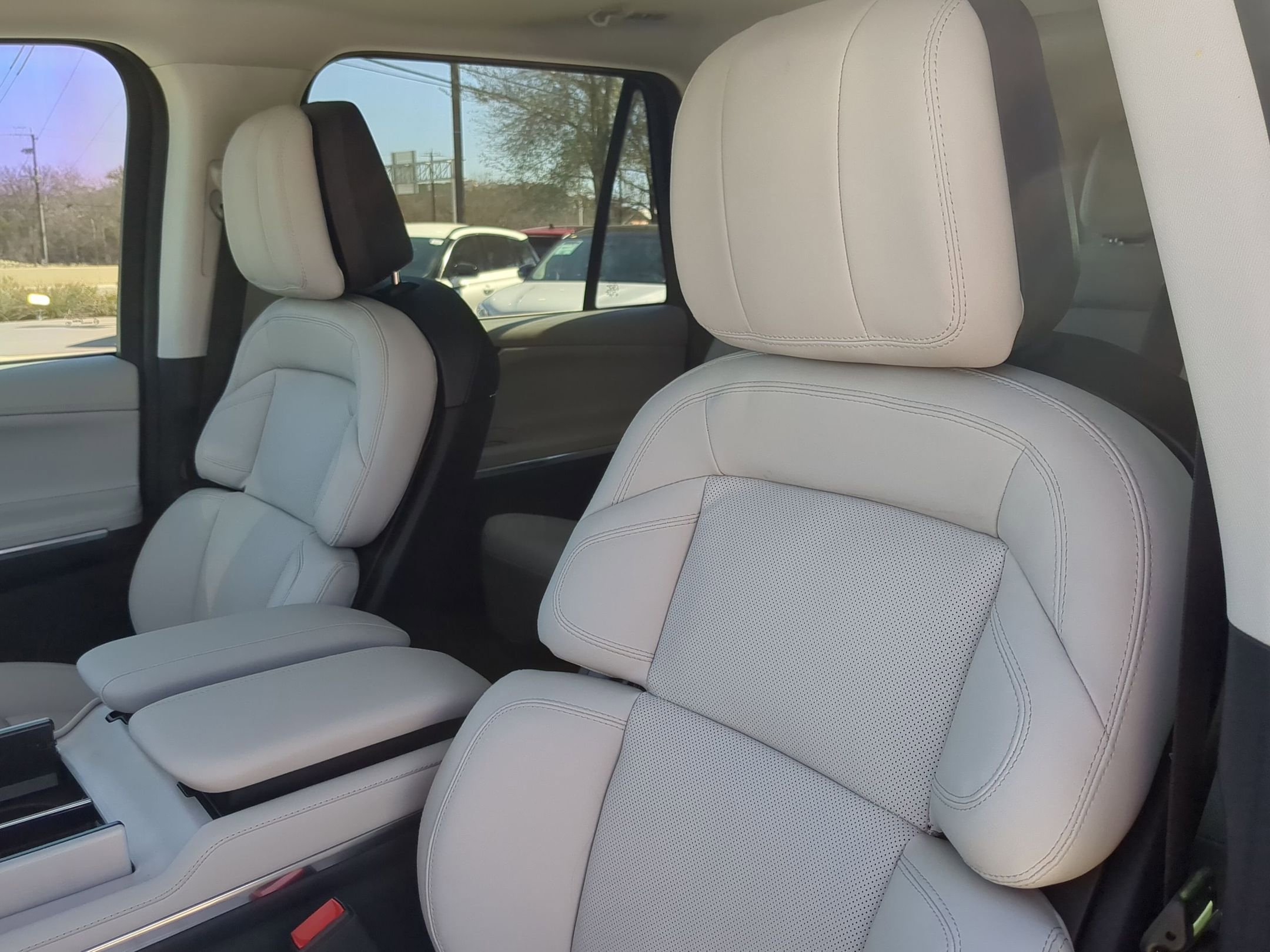 New 2026 Lincoln Navigator Premiere image 10