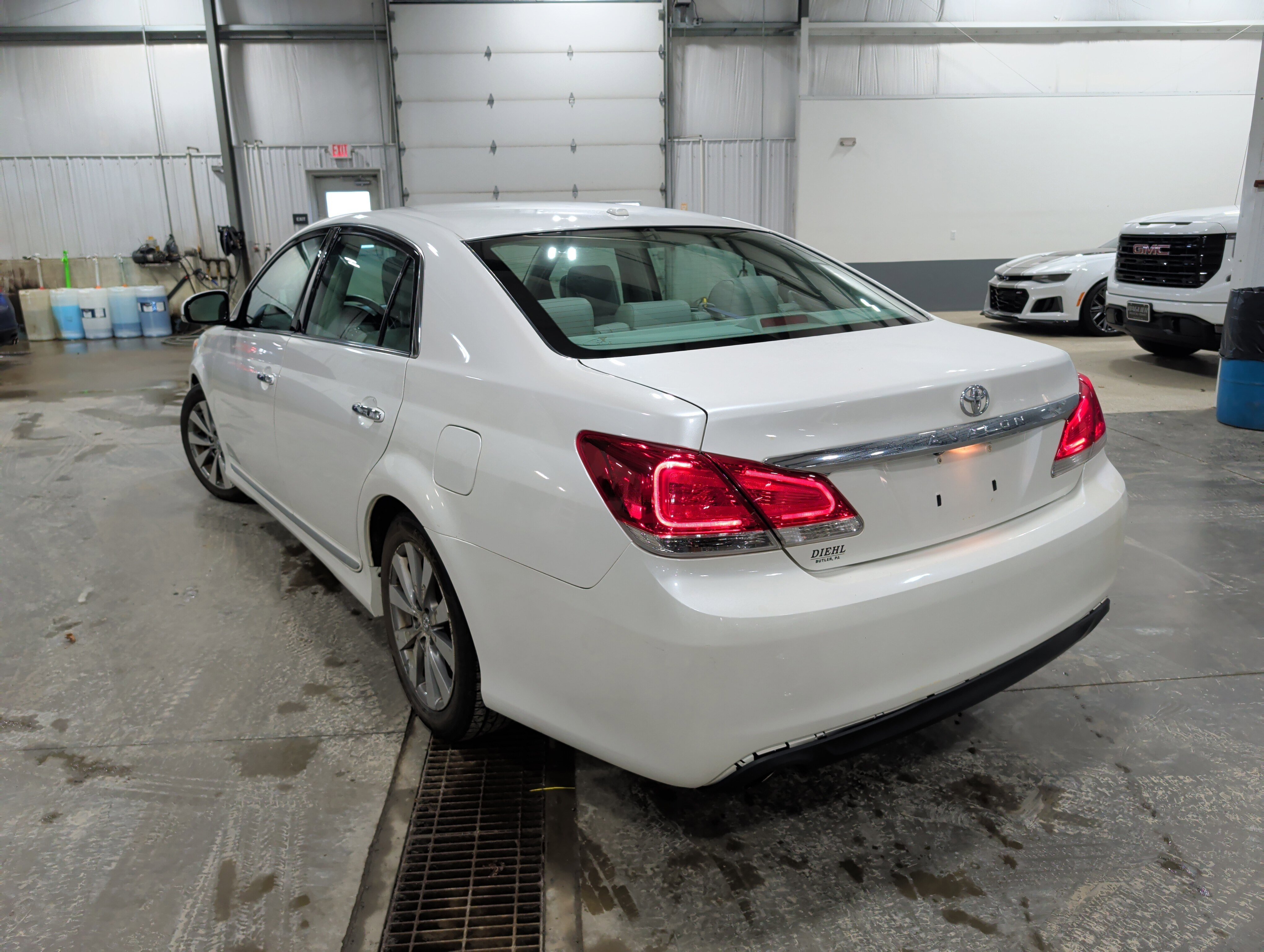 Used 2011 Toyota Avalon Limited FWD image 4