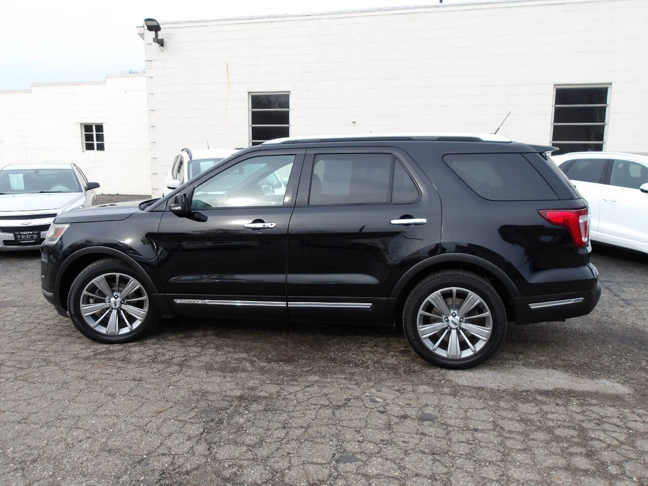 Used 2018 Ford Explorer Limited image 3