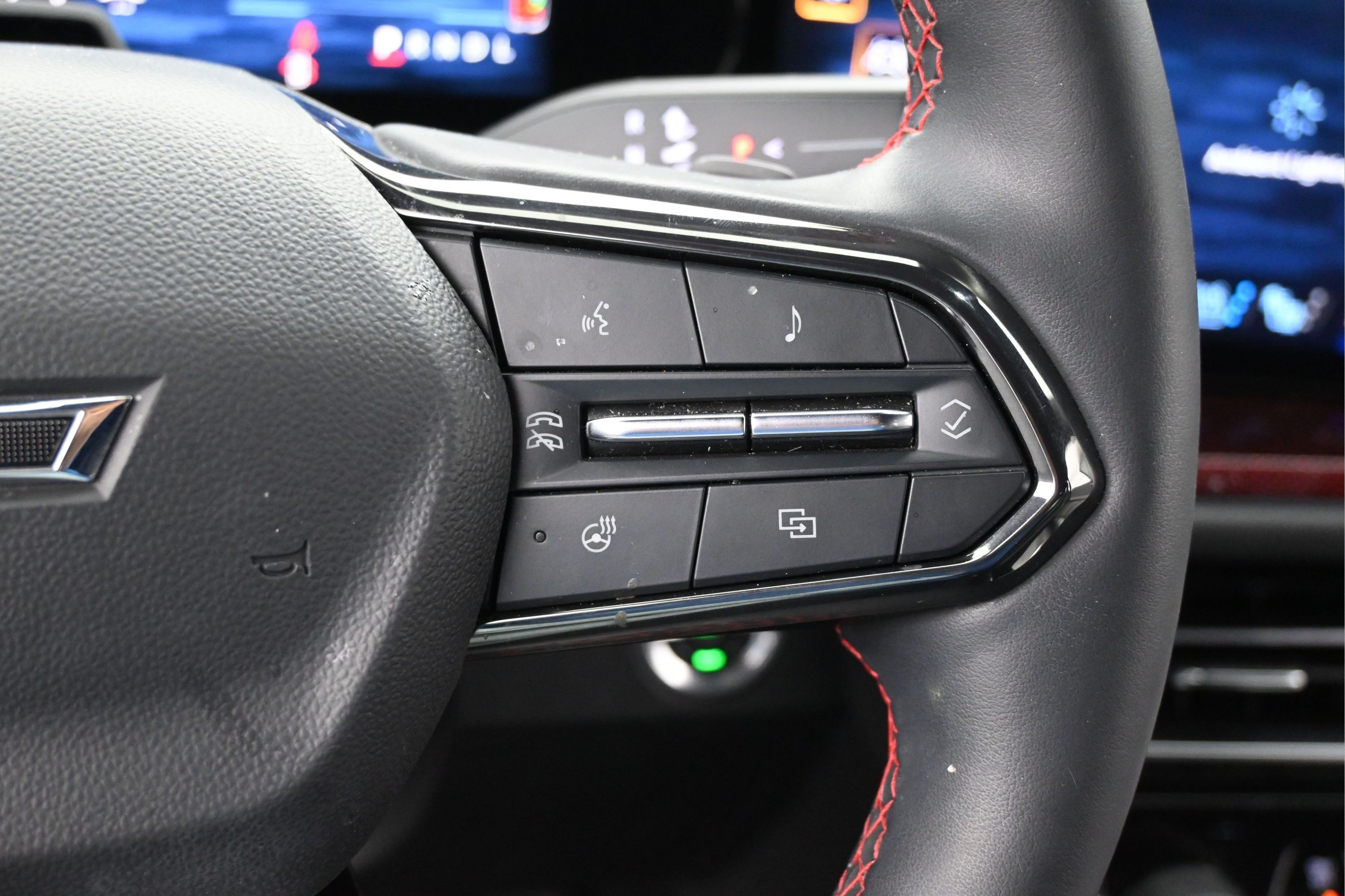 Used 2024 Chevrolet Traverse RS FWD image 15