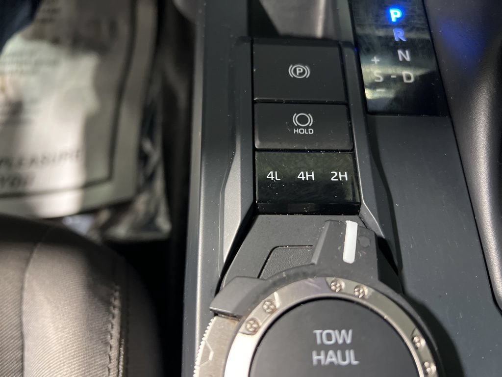 Used 2024 Toyota Tacoma SR5 AWD/4WD image 32