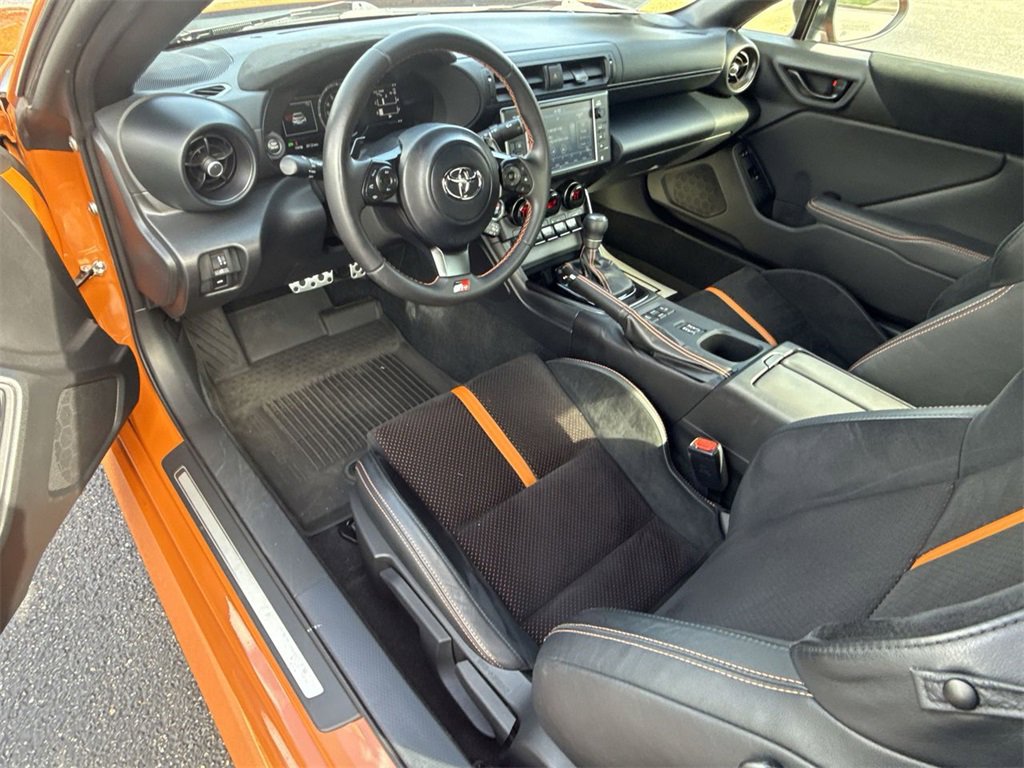 Used 2023 Toyota GR86 10th Anniversary SE image 10