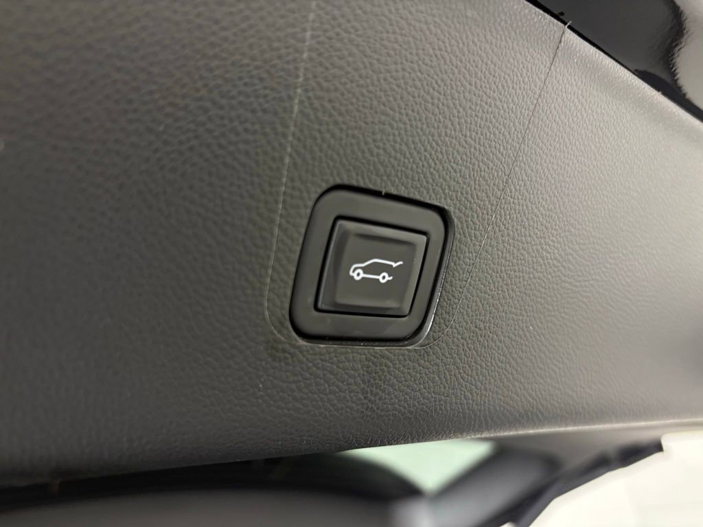 Used 2023 Chevrolet Traverse High Country w/ LPO, Floor Liner Package image 41