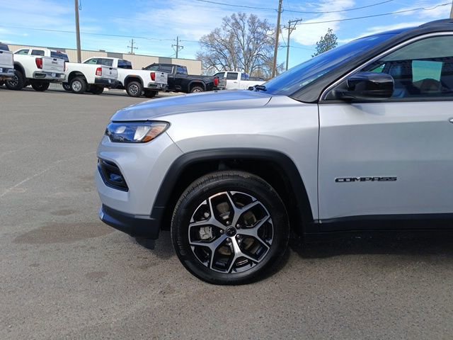 Used 2025 Jeep Compass Limited AWD/4WD image 3