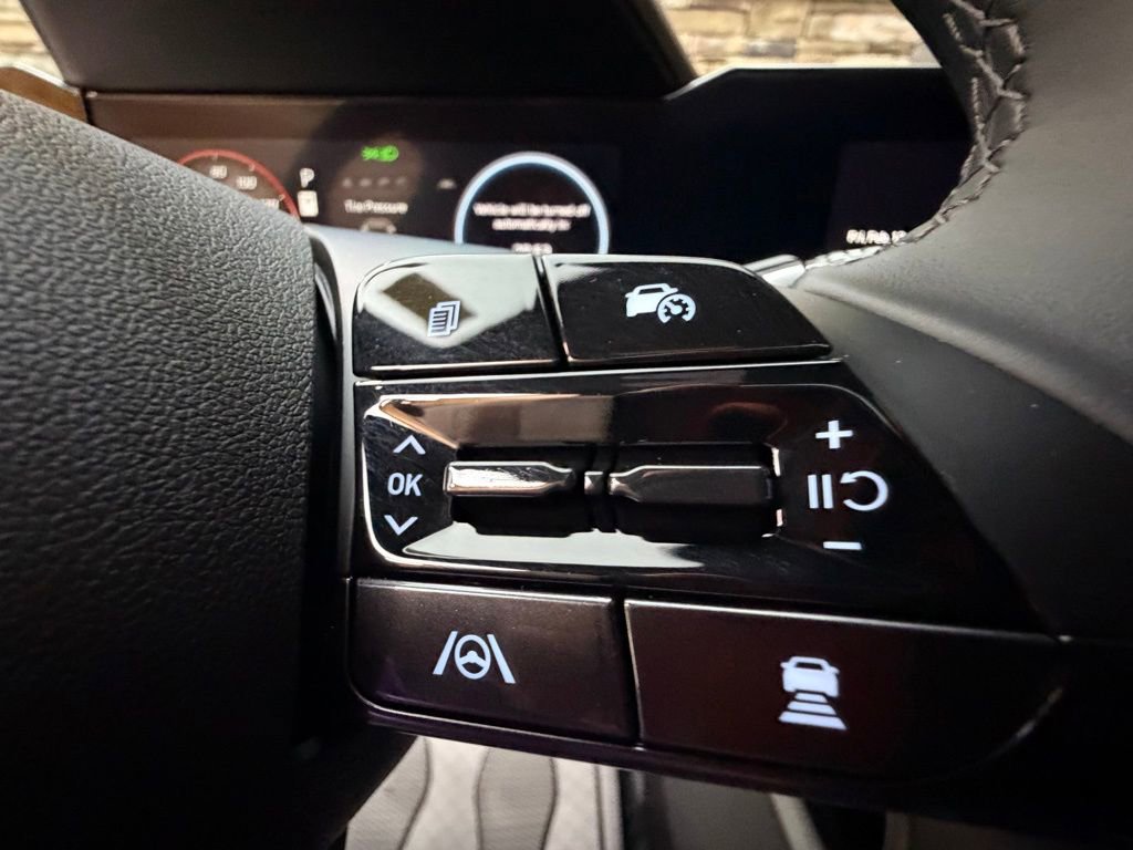 Certified 2025 Hyundai Elantra Limited FWD image 21