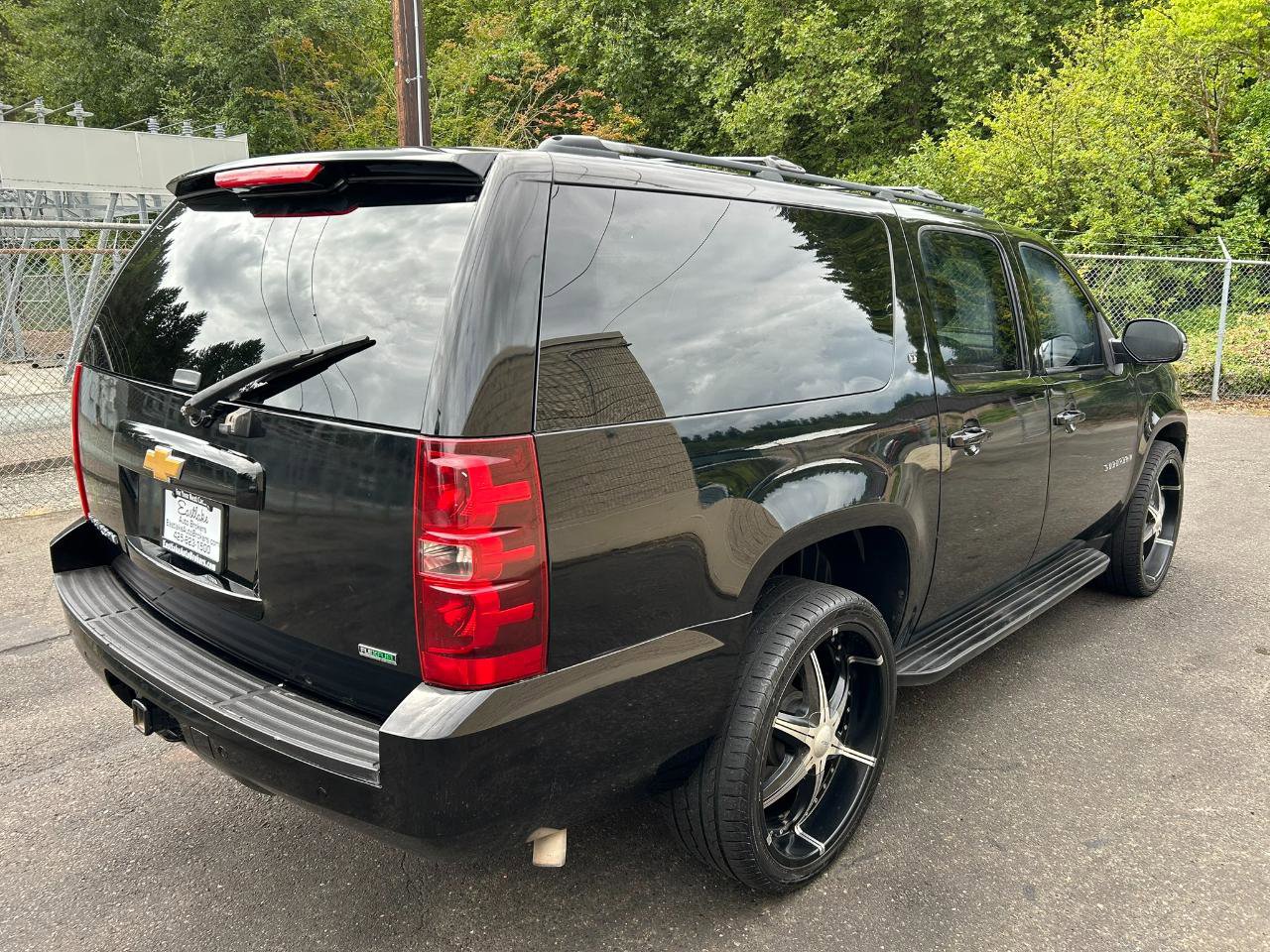 Used 2012 Chevrolet Suburban LT w/ Luxury Package AWD/4WD image 5