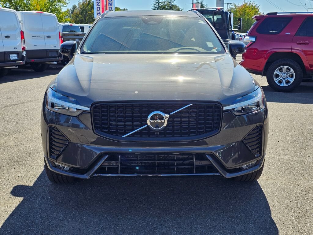 Used 2023 Volvo XC60 B5 Plus w/ Climate Package AWD/4WD image 2