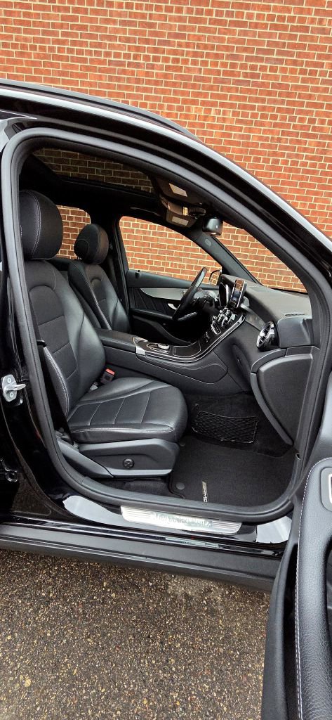 Used 2019 Mercedes-Benz GLC 300 4MATIC w/ AMG Line image 11