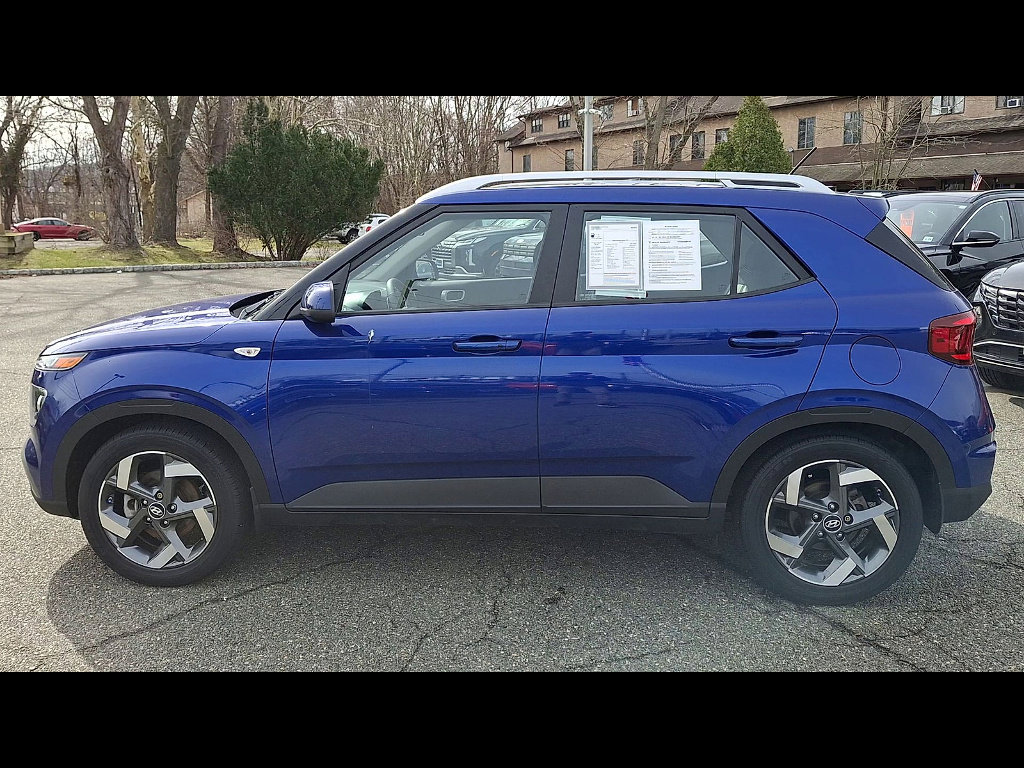 Certified 2024 Hyundai Venue SEL FWD image 5
